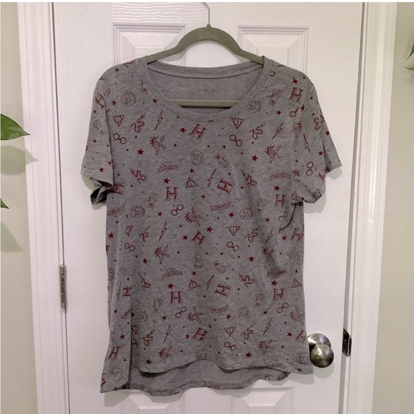 Bundle of 4 Harry Potter Shirts (3 T-Shirts and 1 Button Down T-Shirt) 🪄✨⚡️ - Picture 5 of 13